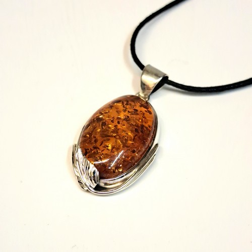 Click to view detail for HWG-2325 Pendant, Oval Shaped Amber, Silver Leaf $80